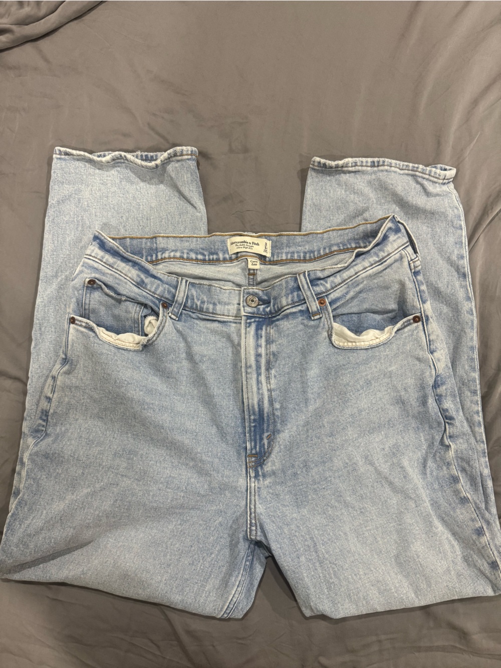 Abercrombie & Fitch Light Blue Women’s Relaxed Denim Jeans